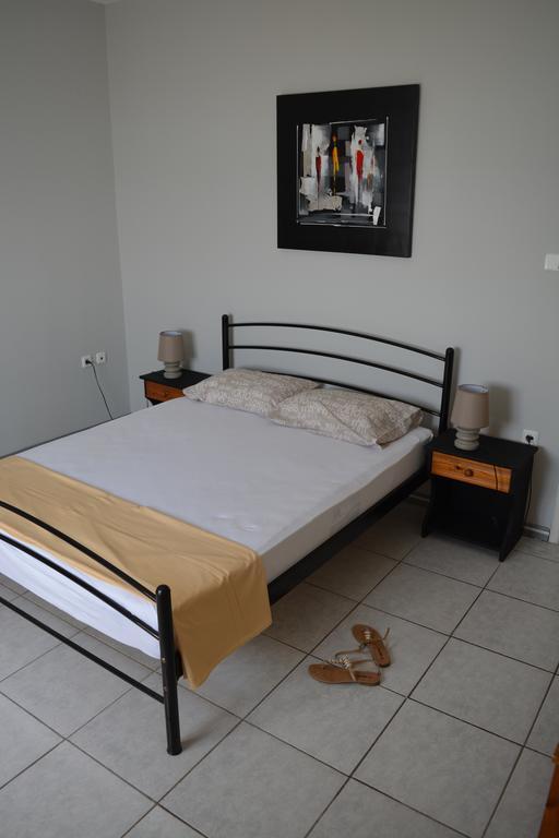 Iro Apartments Paralia Agias Foteinis Extérieur photo