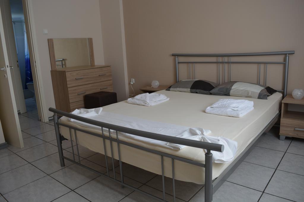Iro Apartments Paralia Agias Foteinis Extérieur photo